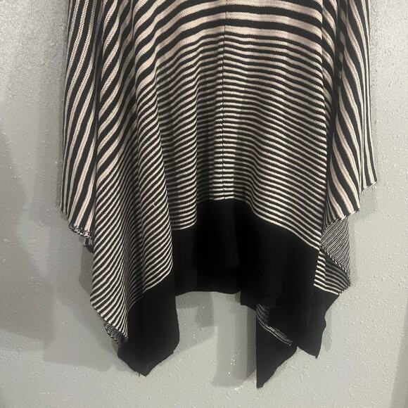 Lane Bryant women’s knit cape wrap one size black and off white warm cozy soft - Picture 4 of 9